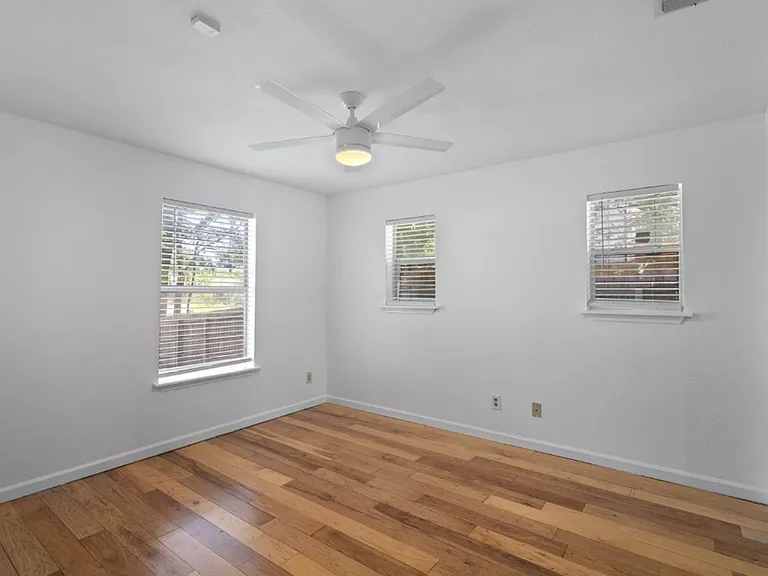 1211 Delano St — Photo 11