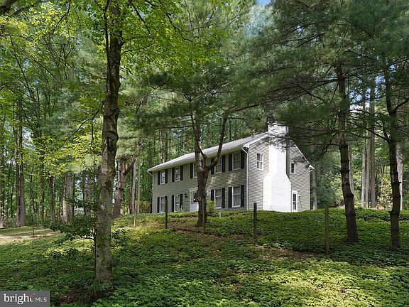 3rd image of 32 Saint Andrews Ln