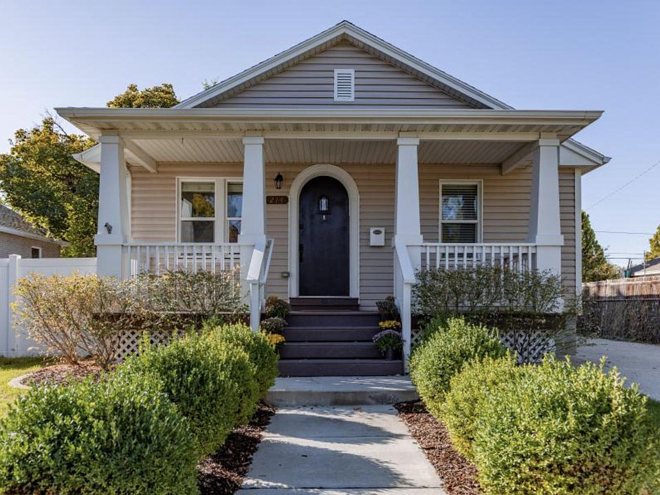 1st image of 214 E Vidas Ave