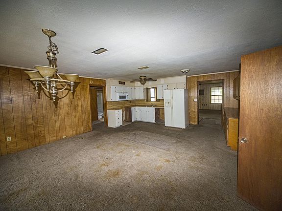 4th image of 762 Ash St