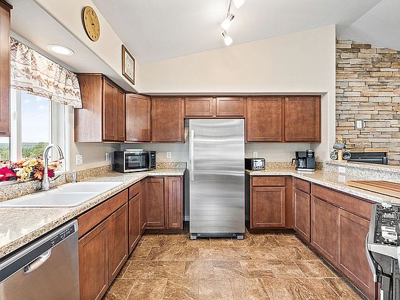 2nd image of 182 Turnabout Ln