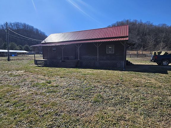 3rd image of 25 Brookwood Ln