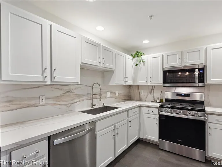 667 River Park Village Blvd #667 — Photo 8