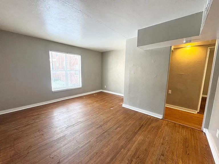 2042 NW 25th St #15 — Photo 5