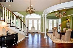 5th image of 18 Maplewood Dr