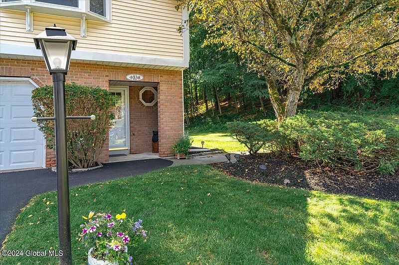 2nd image of 4038 Chaucer Place