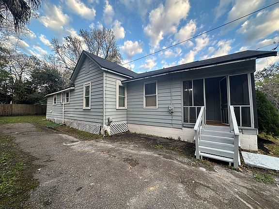 4th image of 408 Broward St