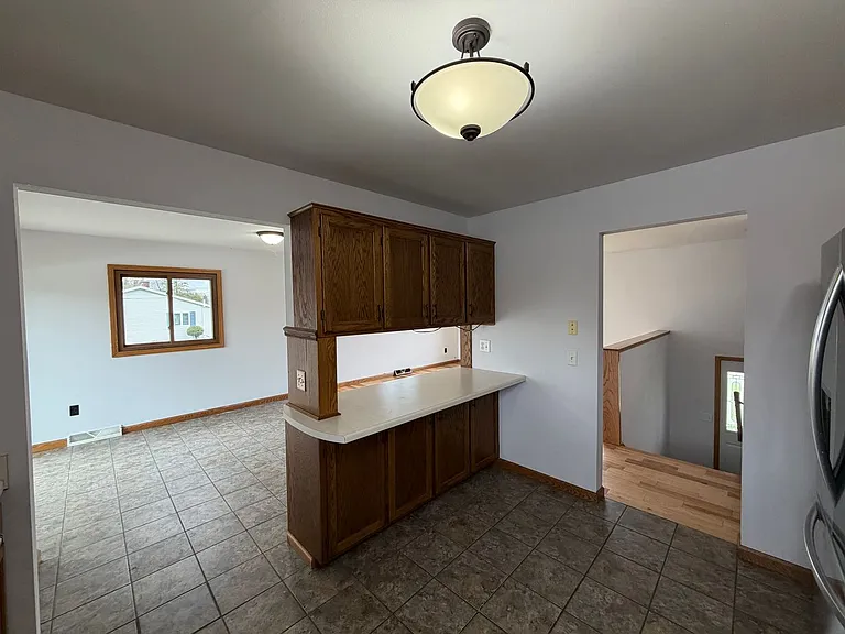 1508 E Becker Rd — Photo 3