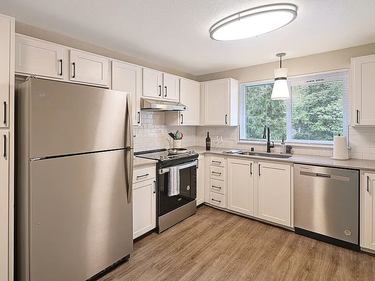 Westvue Apartments — Photo 7