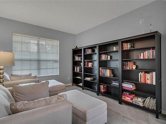 5th image of 320 Balfour Dr