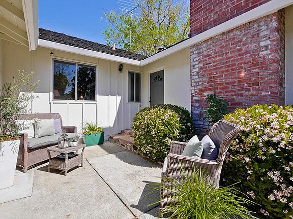3rd image of 995 Starflower Ct