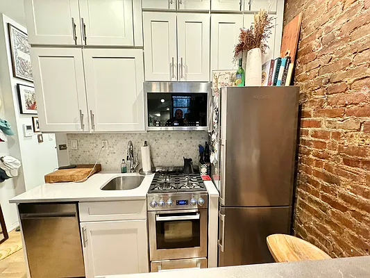 Rented by J PRESTON AND ASSOCIATES INC | media 9