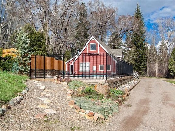 The Clubhouse and swimming pool!