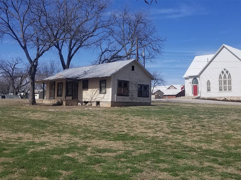 2nd image of 601 Main St