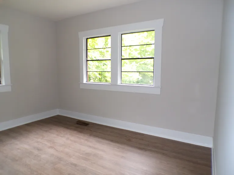 1657 Lee Ave SW — Photo 4