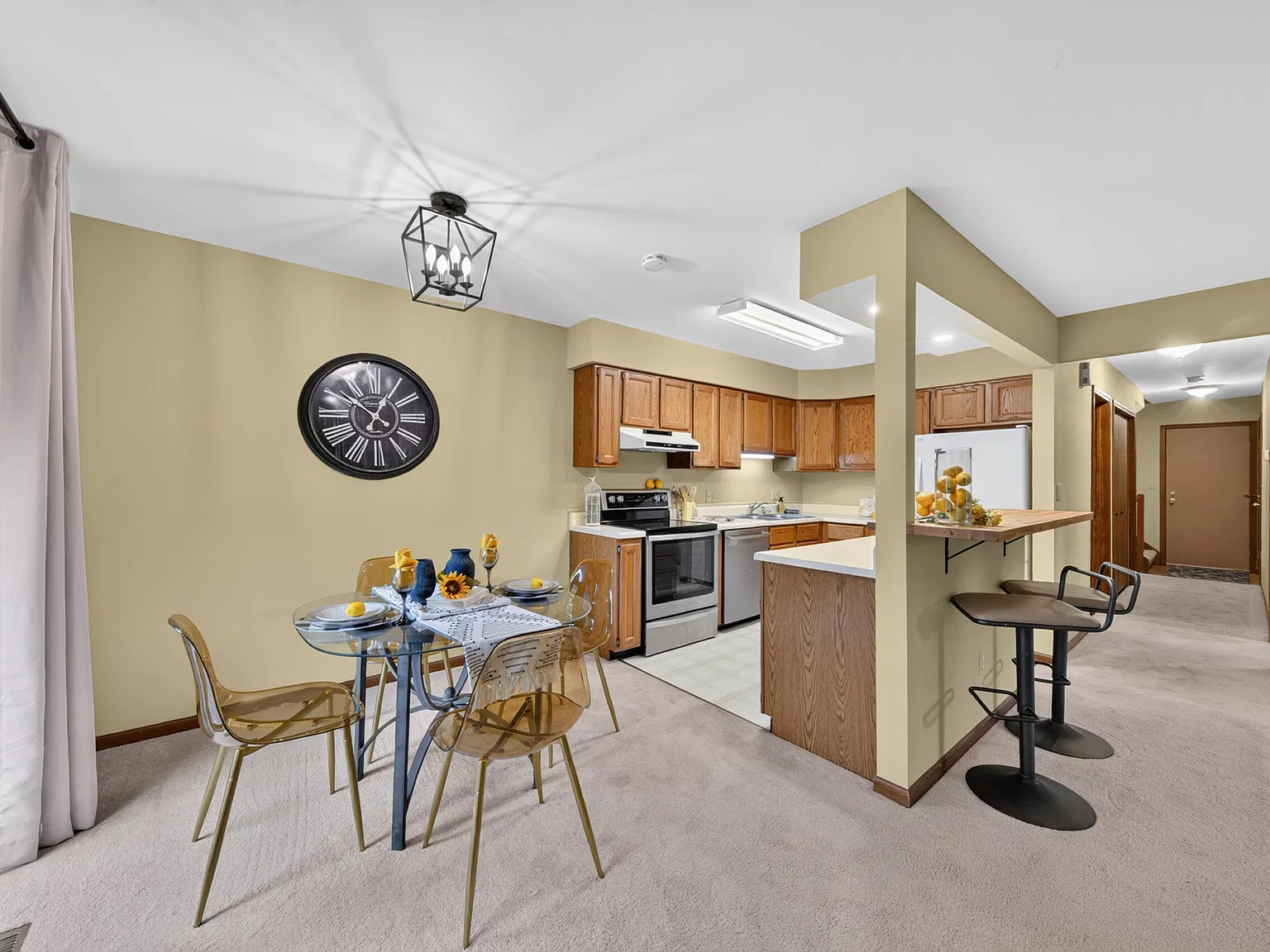 2 bed, 2.0 bath, 1639 sqft, $2,295 — Photo 4