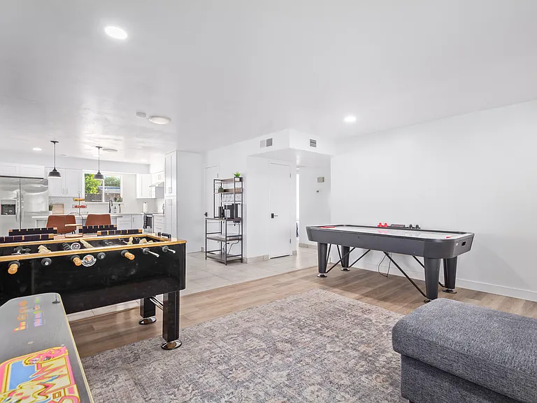 1845 E Julie Dr — Photo 14