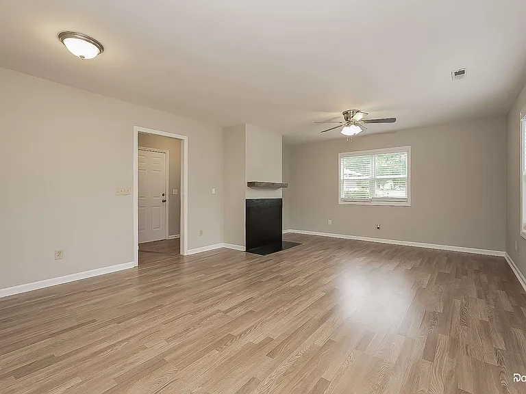 308 Lindale Dr — Photo 6