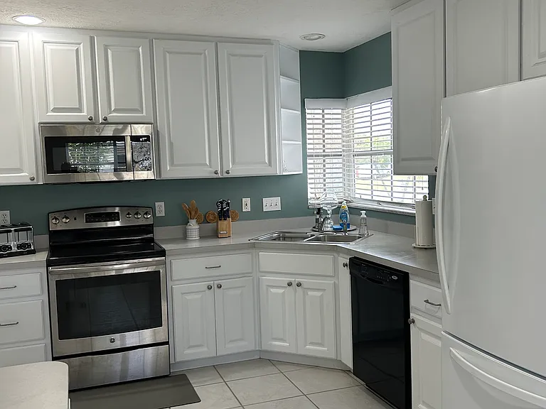 1220 Lakeside Dr — Photo 7