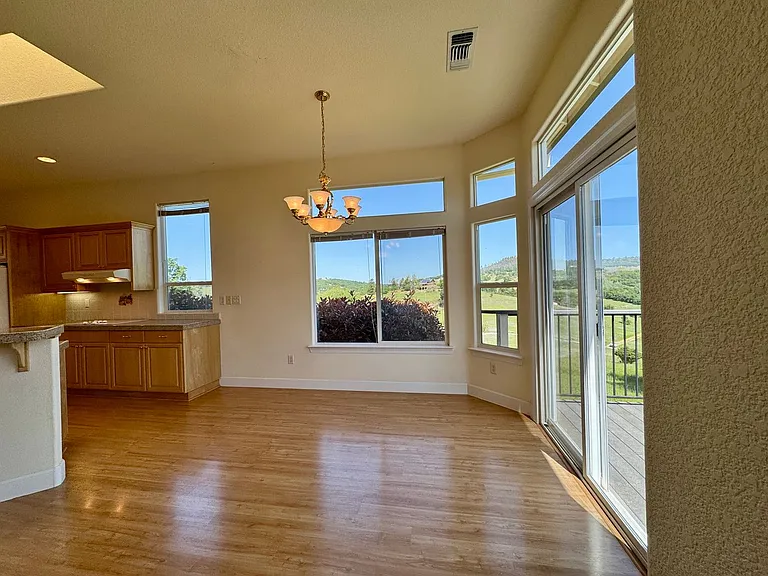 6255 Peacock Way — Photo 7