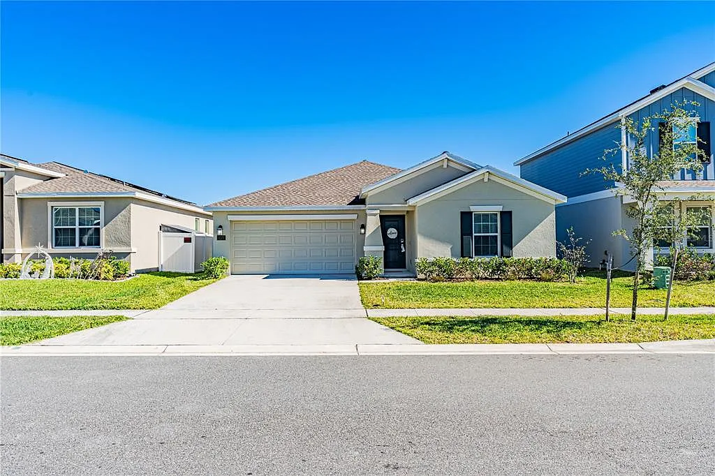 3 bed, 2.0 bath, 1555 sqft, $2,100 — Photo 1