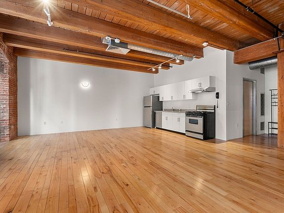 4th image of 21 Wormwood St Unit 323