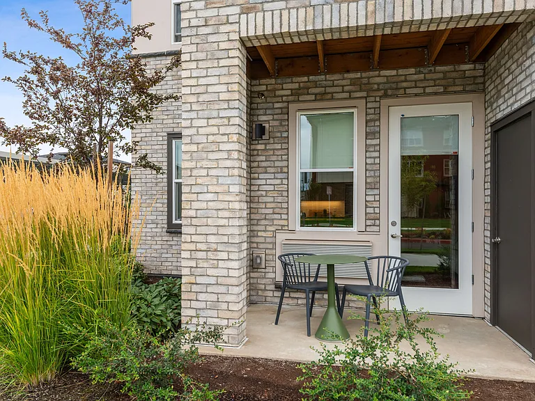 Zera At Reeds Crossing — Photo 6