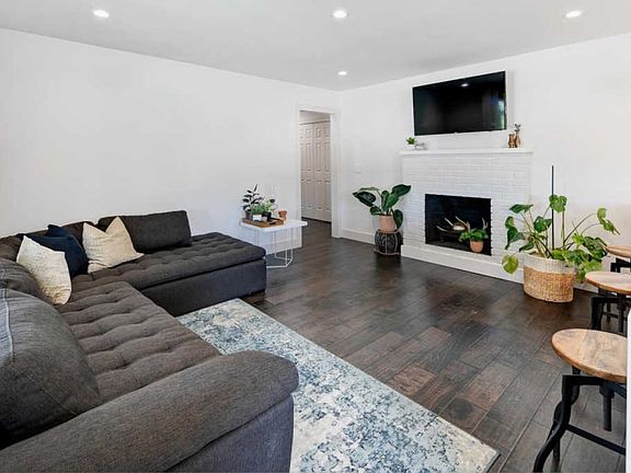 5th image of 3398 Burgundy Dr