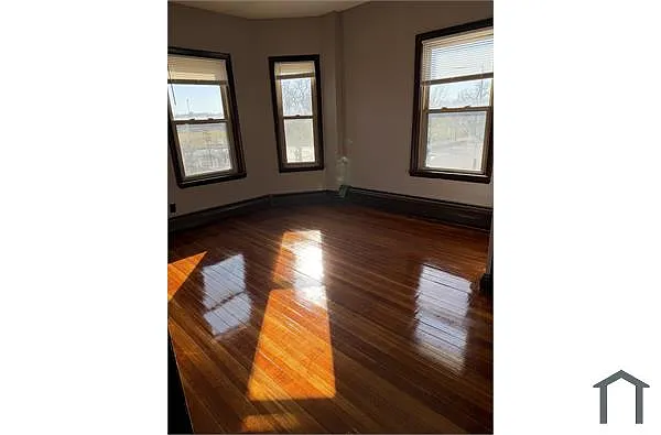 Building Photo - 148 Talbot Ave #2