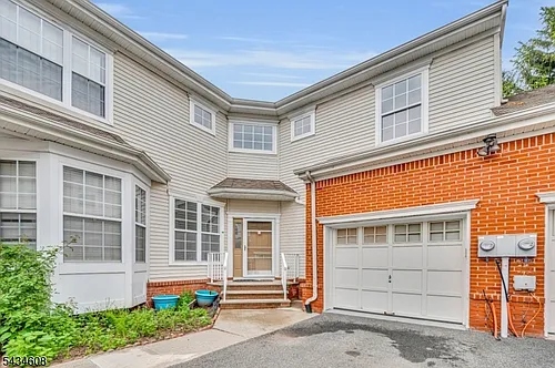 63 Albert Ct Photo 1