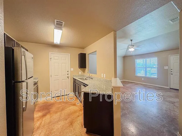 1013B Llano Ct — Photo 3