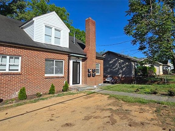 2nd image of 2912 Woodleigh St