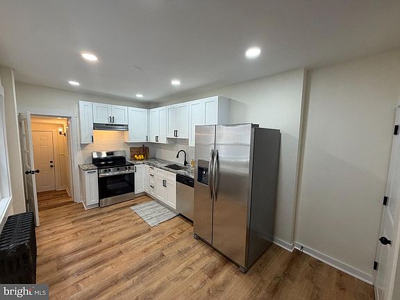 5th image of 915 Anchorage St