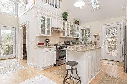 1st image of 33 Wyandanch Ln