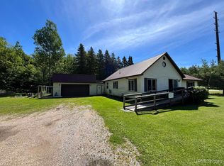 810 N River Rd, Manistique, MI 49854