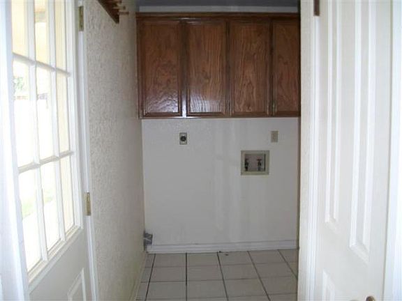 5th image of 2000 Diana Ln