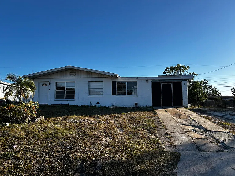 3905 Essex St — Photo 1