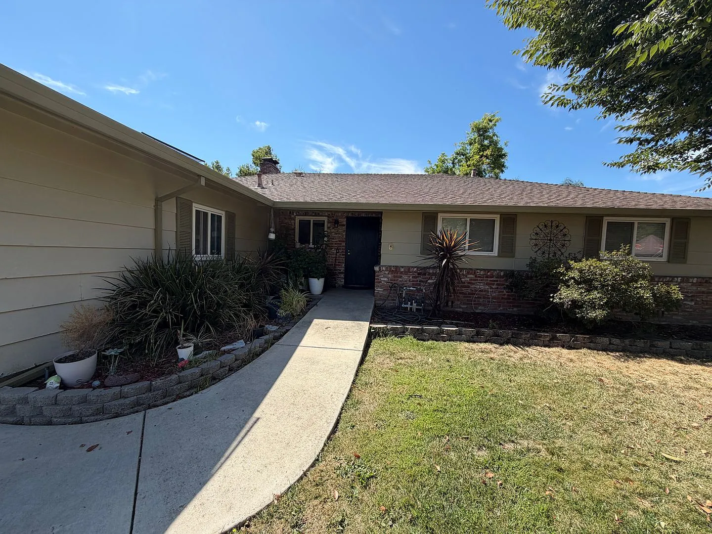 Spacious and Cozy 4 bedroom 3 bath! Carmichael Area! Pre rent today! — Photo 4