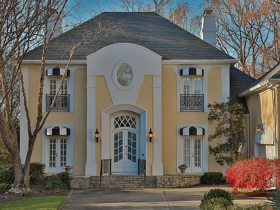 Front view of property