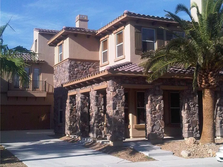 469 Via Palermo Dr — Photo 1