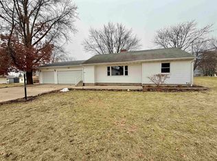 305 W Pershing St, Stillman Valley, IL 61084