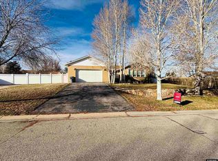 104 Evans Ln, Evanston, WY 82930