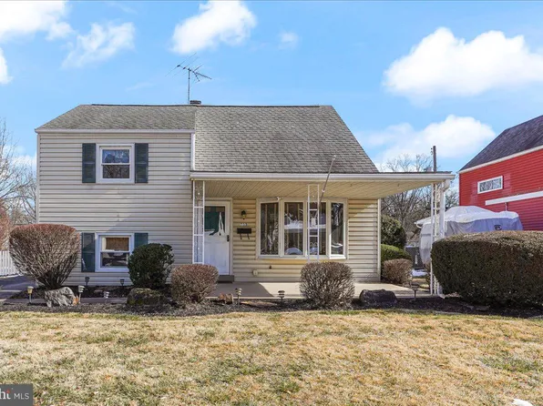 733 Cedar Dr, Phoenixville, PA 19460