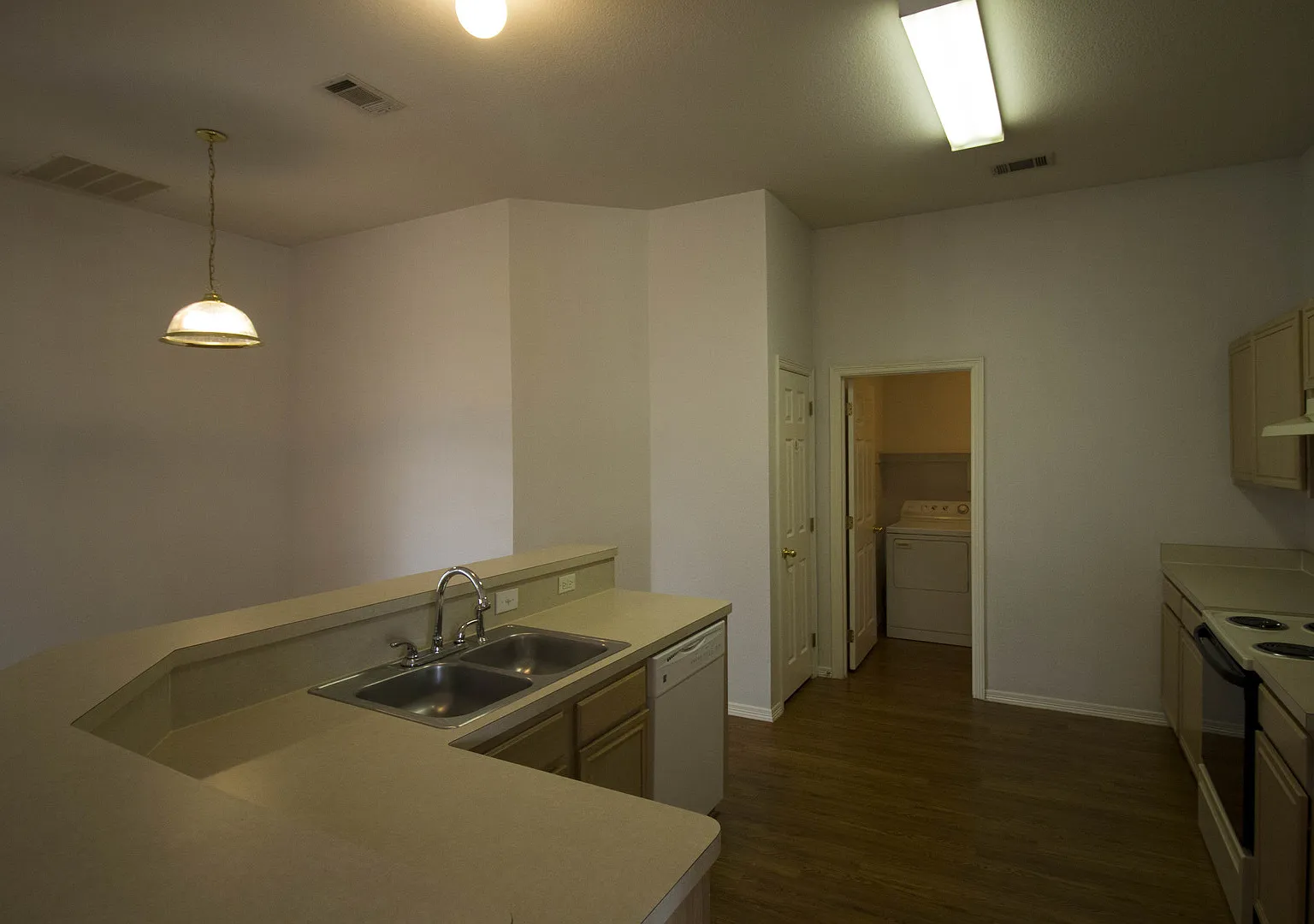 Awesome Home-Great Location — Photo 2