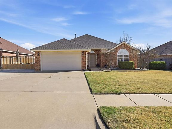 2nd image of 708 E Forest Court Ln