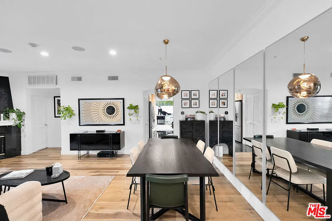 1 bed, 1.0 bath, 952 sqft, $6,100 — Photo 4