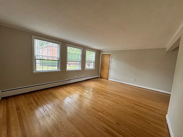 196 Woodrow St — Photo 2