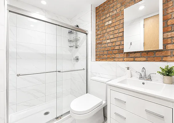 Bathroom, photo 1