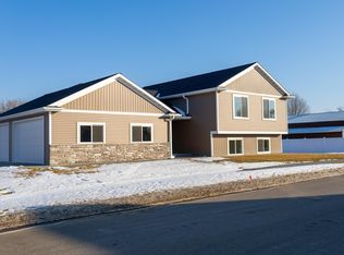 1896 Beaus Dr SE, Rochester, MN 55904