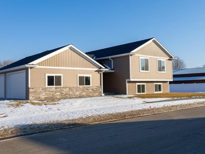 1896 Beaus Dr SE, Rochester, MN, 55904